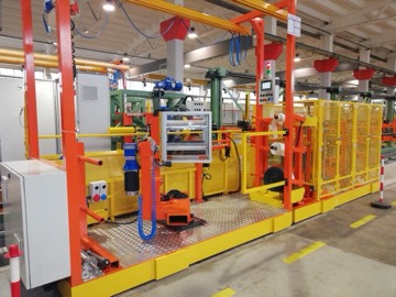 Rotating mandrel lathe — view 1